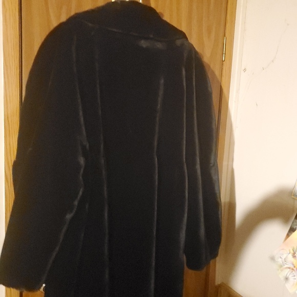 Bill Blass mink coat - Picture 3 of 8